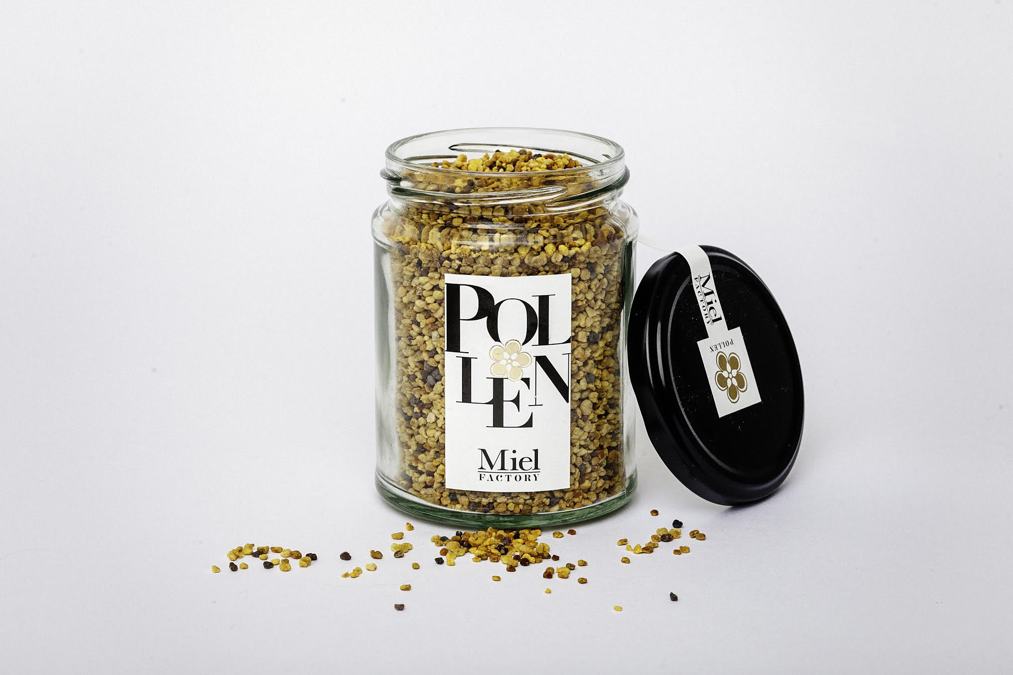 pot de pollen d'abeilles avec grains